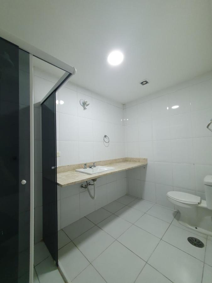 Apartamento até 10 pessoas na enseada Guarujá em condomínio clube praia piscinas salão jogos quadra futebol campo parquinho brinquedos Wi-fi Home office Exterior foto