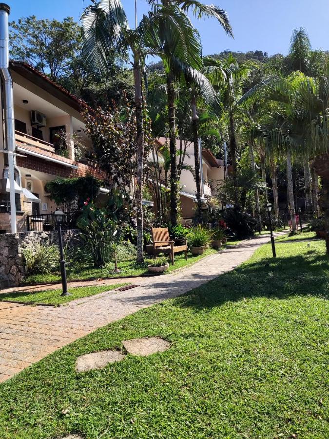 Apartamento até 10 pessoas na enseada Guarujá em condomínio clube praia piscinas salão jogos quadra futebol campo parquinho brinquedos Wi-fi Home office Exterior foto